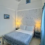Phoenix Aparthotel Firá