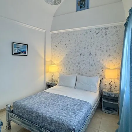 Phoenix Aparthotel Fira (Santorini)