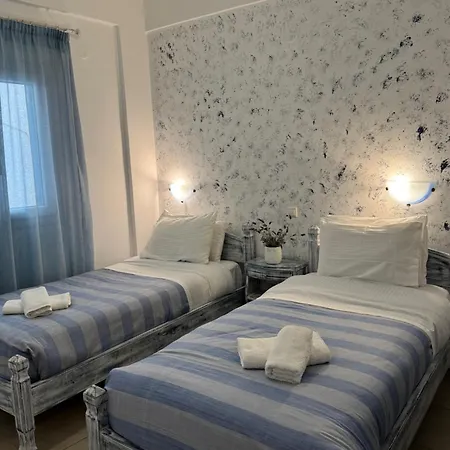 Phoenix 4* Fira (Santorini)