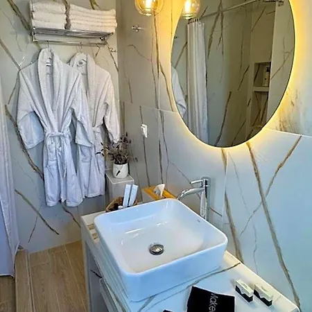 Phoenix Aparthotel 4*