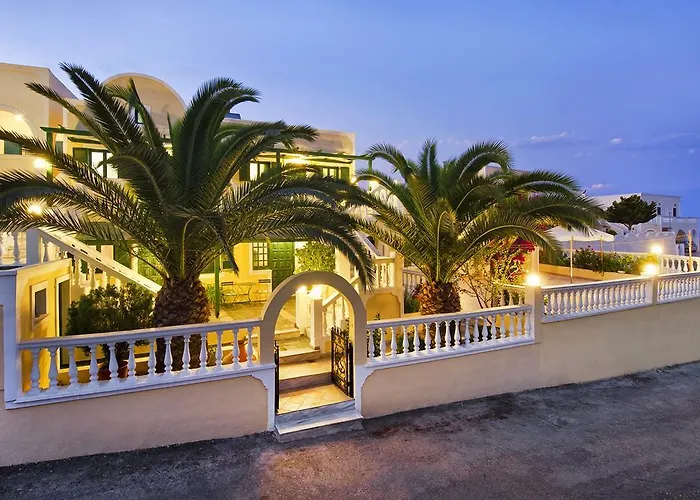 Phoenix 4* Fira (Santorini)