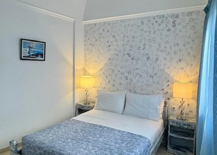 Phoenix Aparthotel Fira (Santorini)