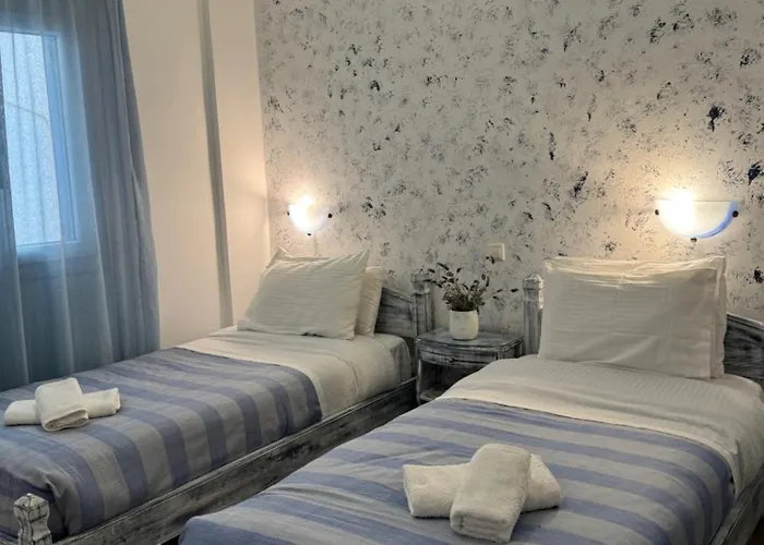 Phoenix 4* Fira (Santorini)